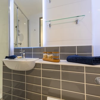 Classic En Suite - Image 2